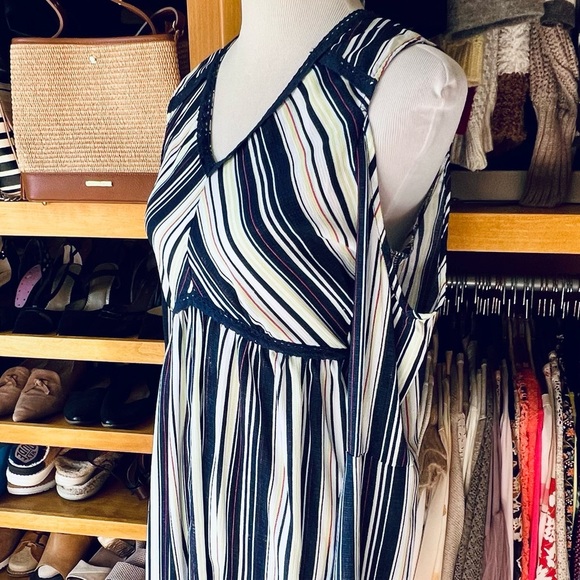 ⭐BOGO FREE⭐"NWT Boutique "LOVE" Brand Striped Cold-Shoulder Bell Sleeve Dress M - Picture 4 of 15